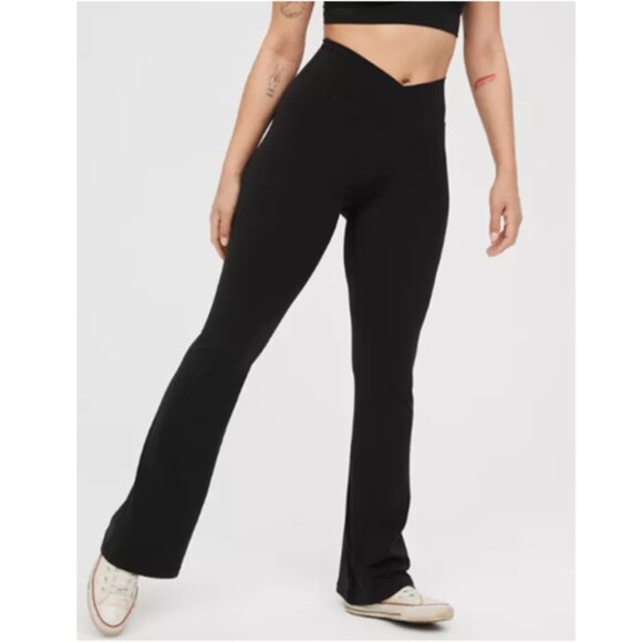 OFFLINE By Aerie Real Me High Waisted Crossover Flare Legging, True Black ML NWT - Picture 2 of 10